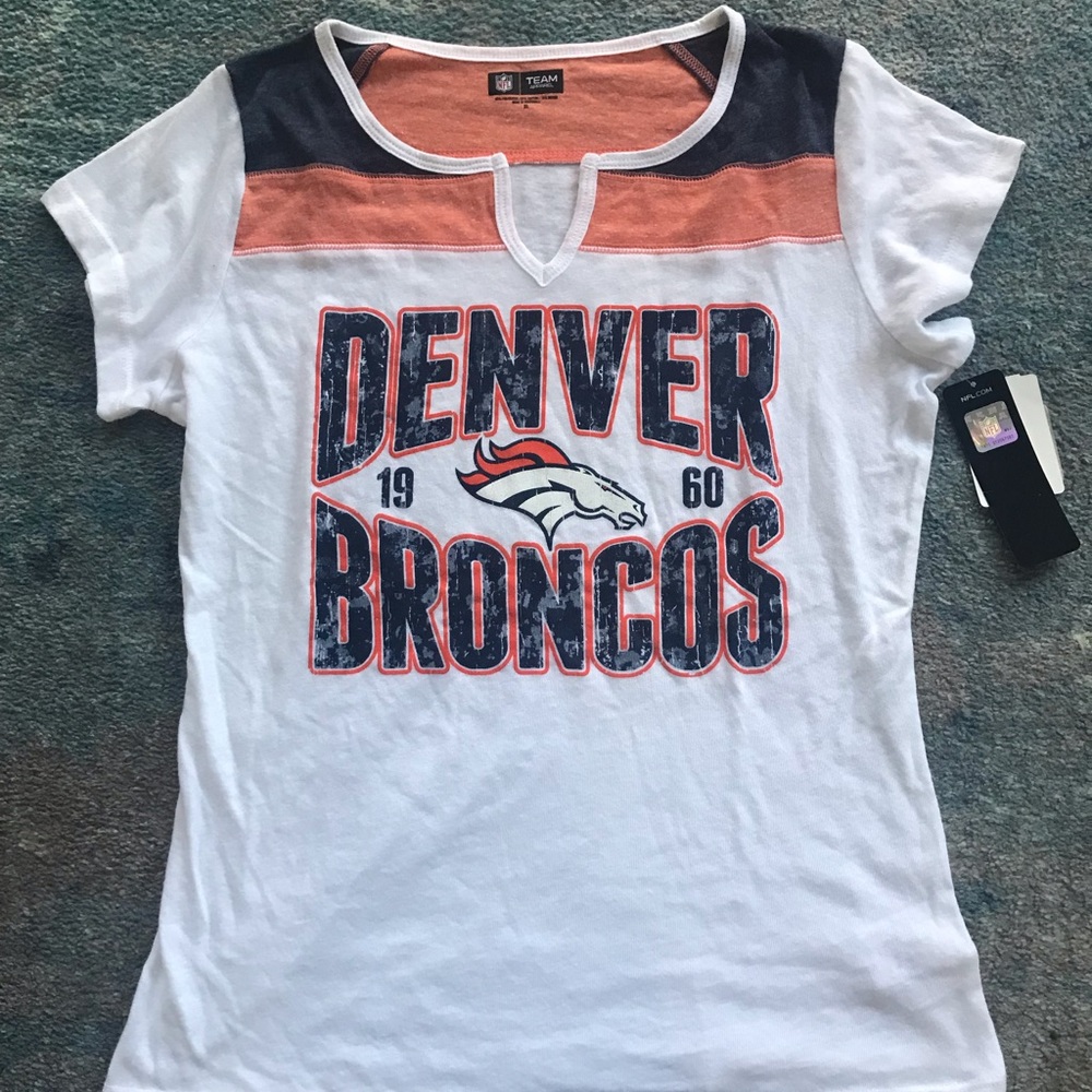 Women’s Denver Broncos T-shirt NWT